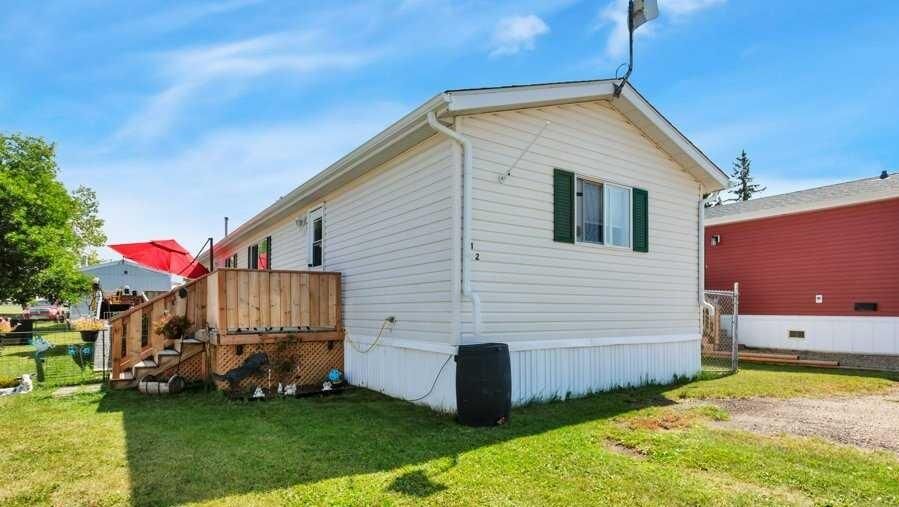 Property Photo: 212 Willow Place AB T0M 0H0
