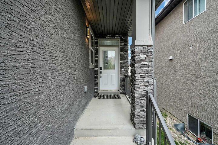 Property Photo: 6 Aspen Stone Mews SW AB T3H 5Z1