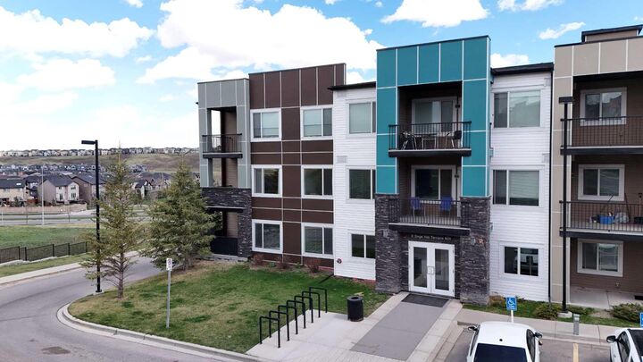 Property Photo: 8 Sage Hill Terrace NW 108 AB T3R 0W5