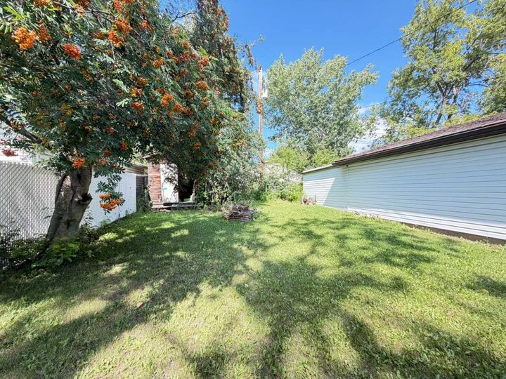 Property Photo:  9508 104 Avenue  AB T8V 1E3 