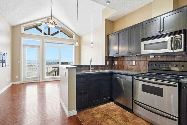 148 Rockyledge View NW 11 — photo 1