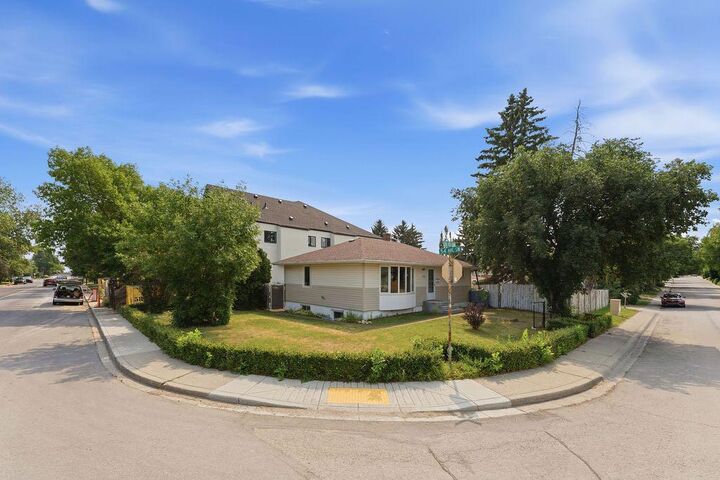 Property Photo: 5604 21 Street SW AB T3E 1S5