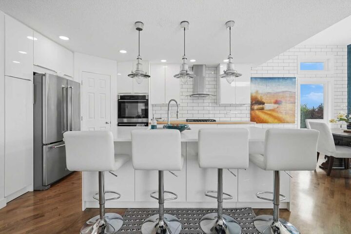 Property Photo: 173 Tuscany Ridge View NW AB T3L 2J2