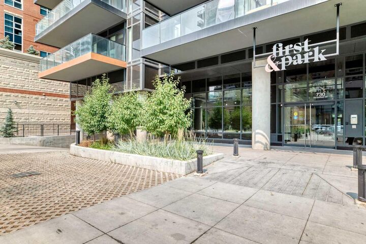 Property Photo: 730 2 Avenue SW 712 AB T2P 1R8