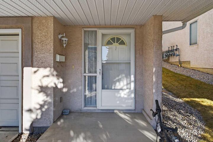 Property Photo: 320 Sierra Morena Green SW AB T3H 3H8