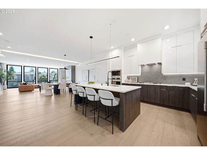Property Photo:  2435 N R St  WA 98671 