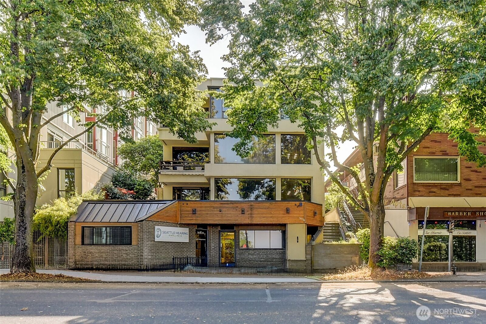 Property Photo:  5038  California Avenue SW 1  WA 98136 