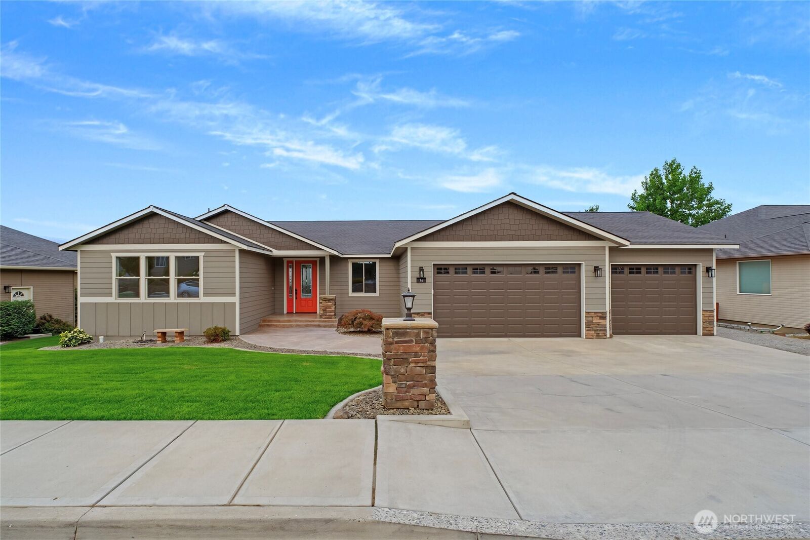 Property Photo:  76 S Meadowbrook Lane  WA 98802 