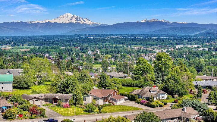 Property Photo:  2543  Crescent Street  WA 98248 