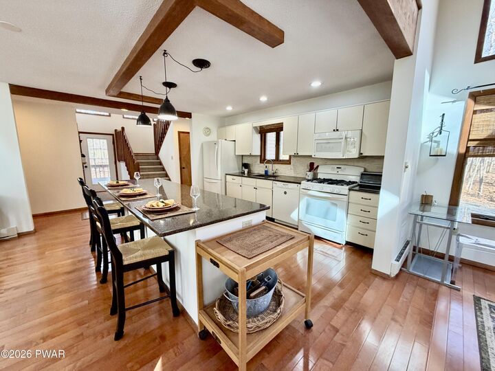 Property Photo: 811 Paddock Court PA 18428