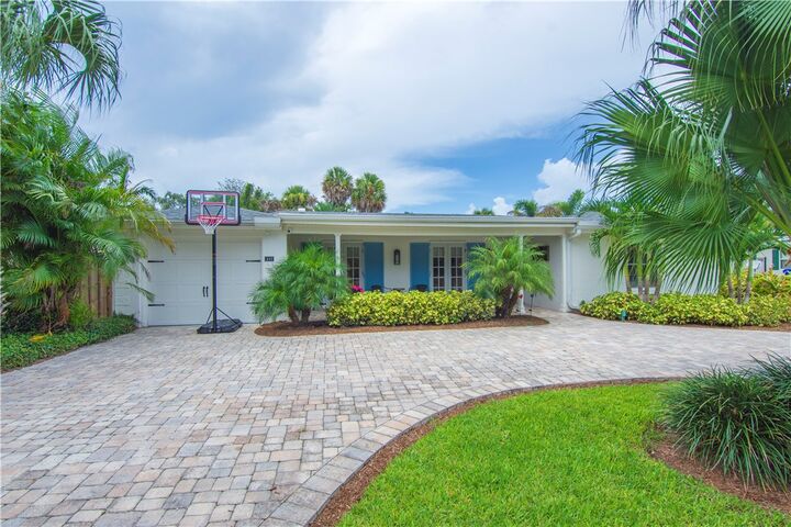 Property Photo: 207 Conn Way FL 32963