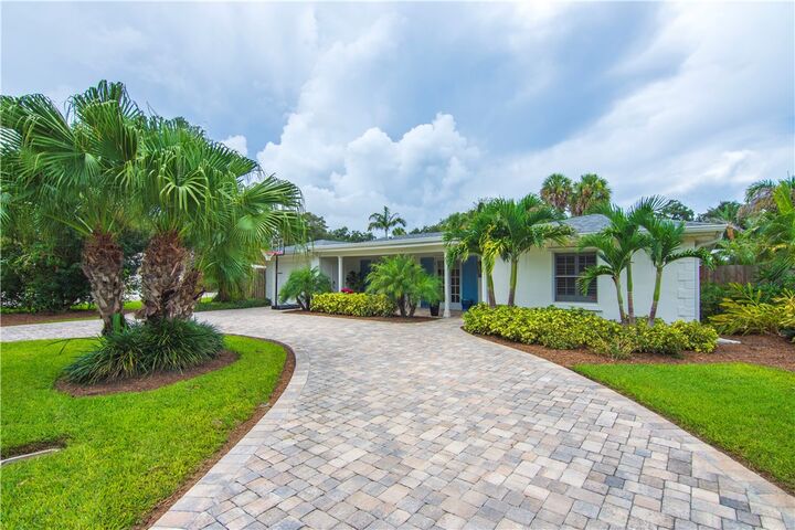Property Photo:  207 Conn Way  FL 32963 