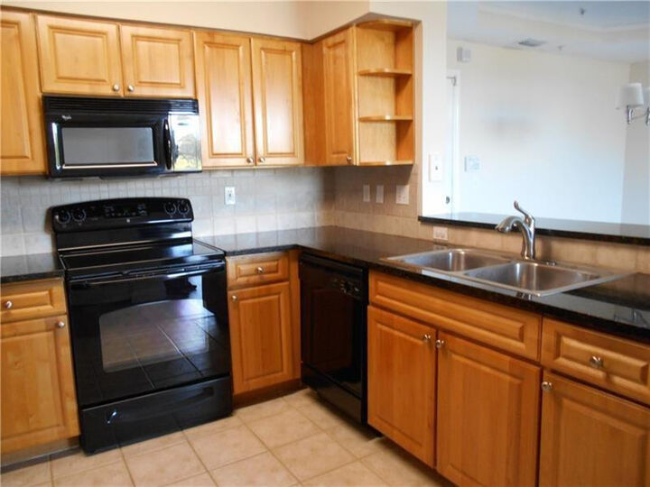 Property Photo: 2058 Alta Meadows Lane 2512 FL 33444