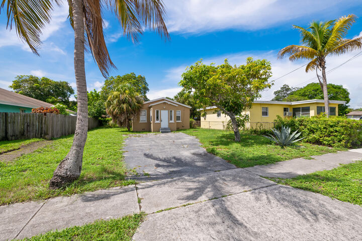 Property Photo: 649 W 10th Street FL 33404