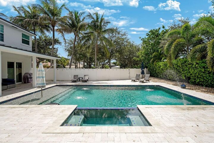 Property Photo:  980 Delray Lakes Drive  FL 33444 