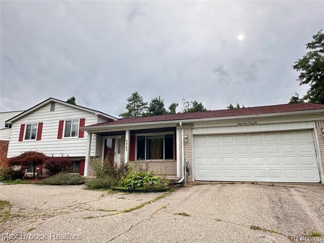 Property Photo:  6942 Leslee Crest Drive  MI 48322 