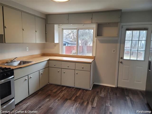 Property Photo:  25906 Lehigh Street  MI 48141 