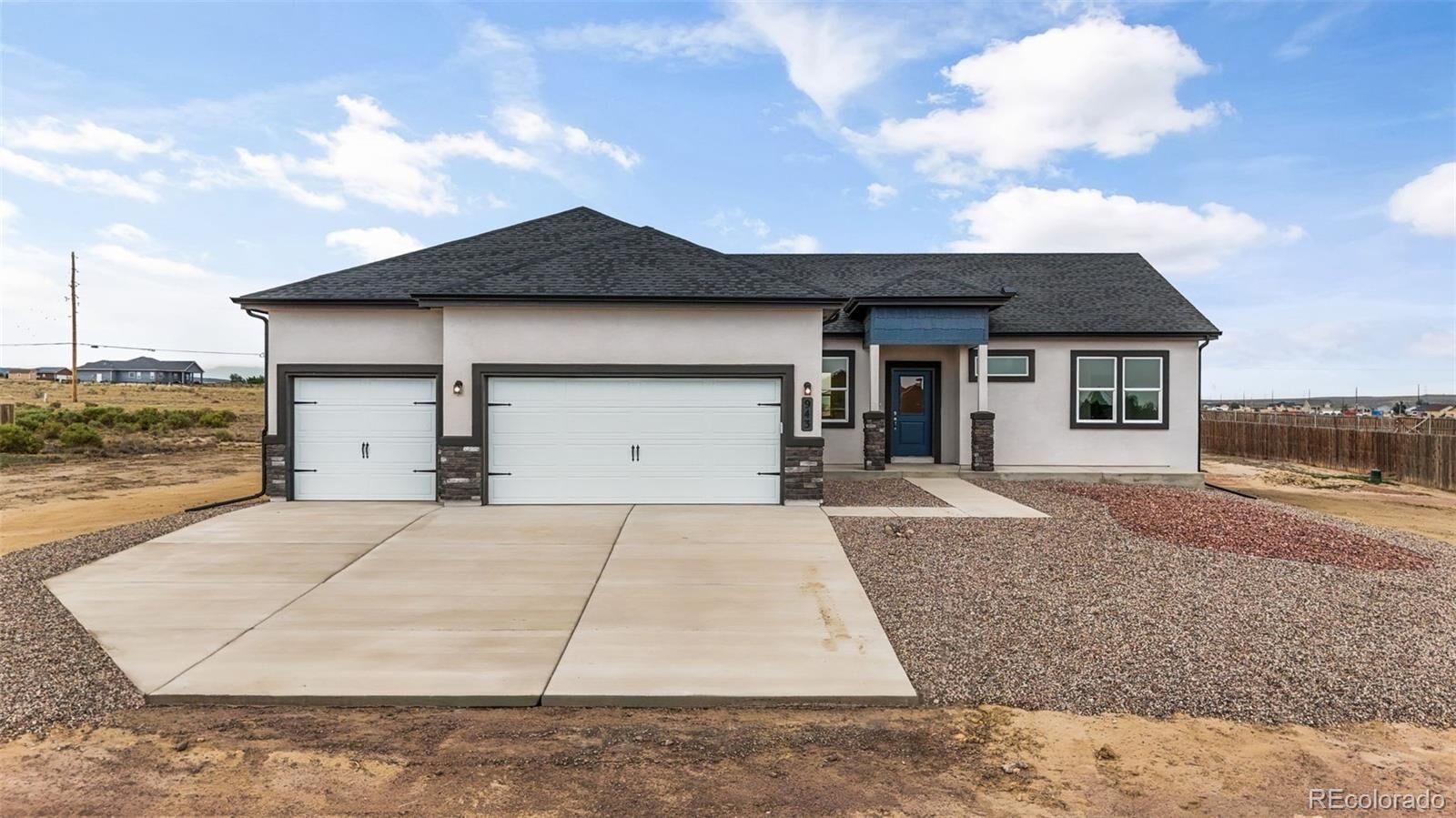 Property Photo:  943 E Moonbeam Drive  CO 81007 