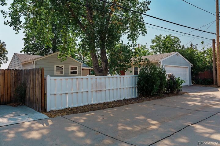 Property Photo:  2635 S Linley Court  CO 80219 