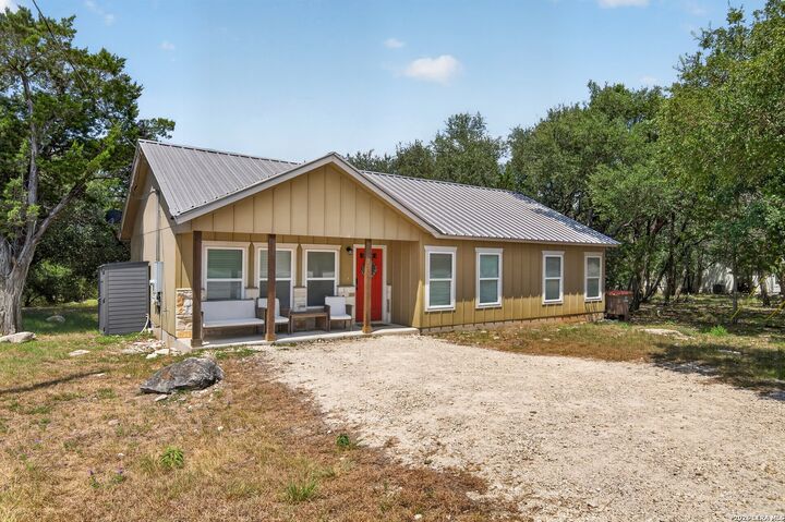 Property Photo:  639 Rimrock Cv  TX 78070 