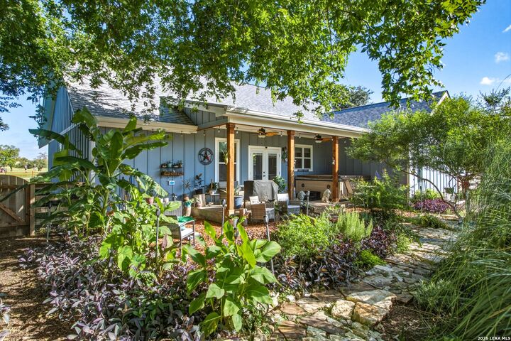 Property Photo:  124 Creekwood  TX 78003 