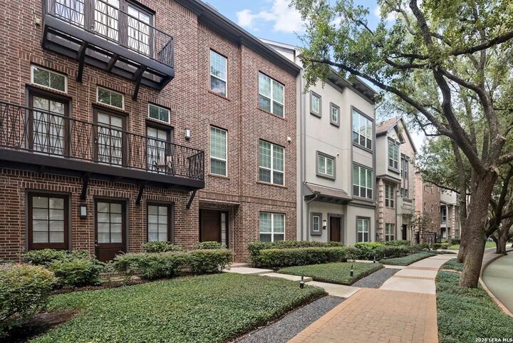 Property Photo: 3939 W Alabama St 2-413 TX 77027