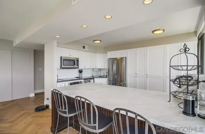 Property Photo:  1770 Avenida Del Mundo 1004  CA 92118 