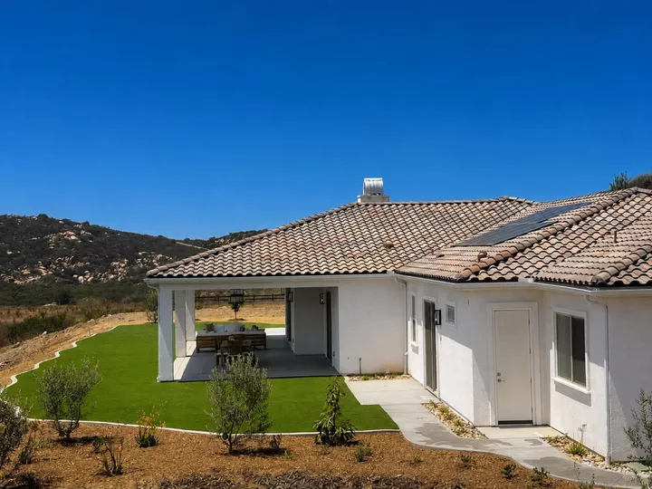 Property Photo:  11631 Via Trevi  CA 92040 