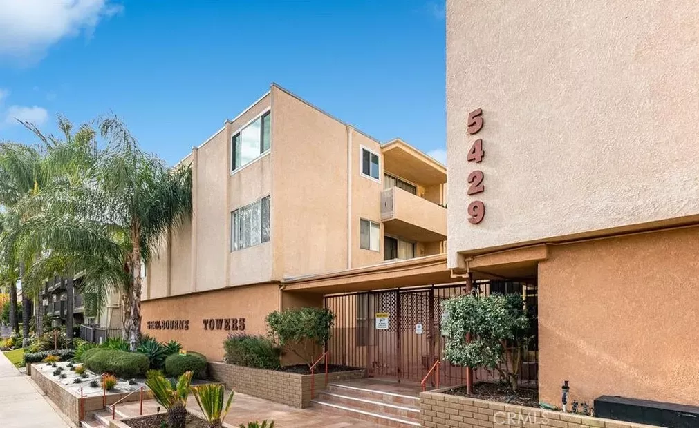 Property Photo: 5429 Newcastle Avenue 313 CA 91316