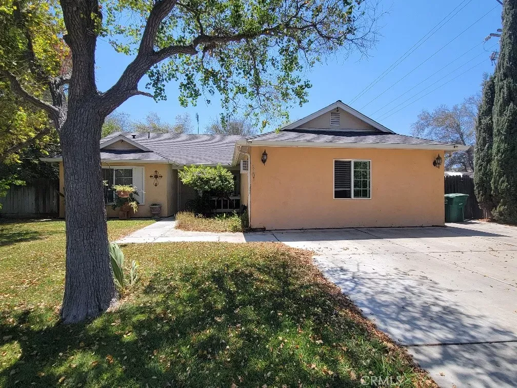 Property Photo: 2101 Canal Farm Lane CA 93635