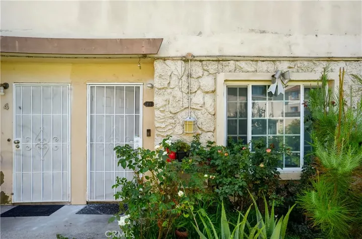 Property Photo:  1602 N King F3  CA 92706 