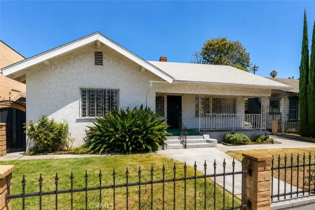 Property Photo: 537 W 49th Place CA 90037