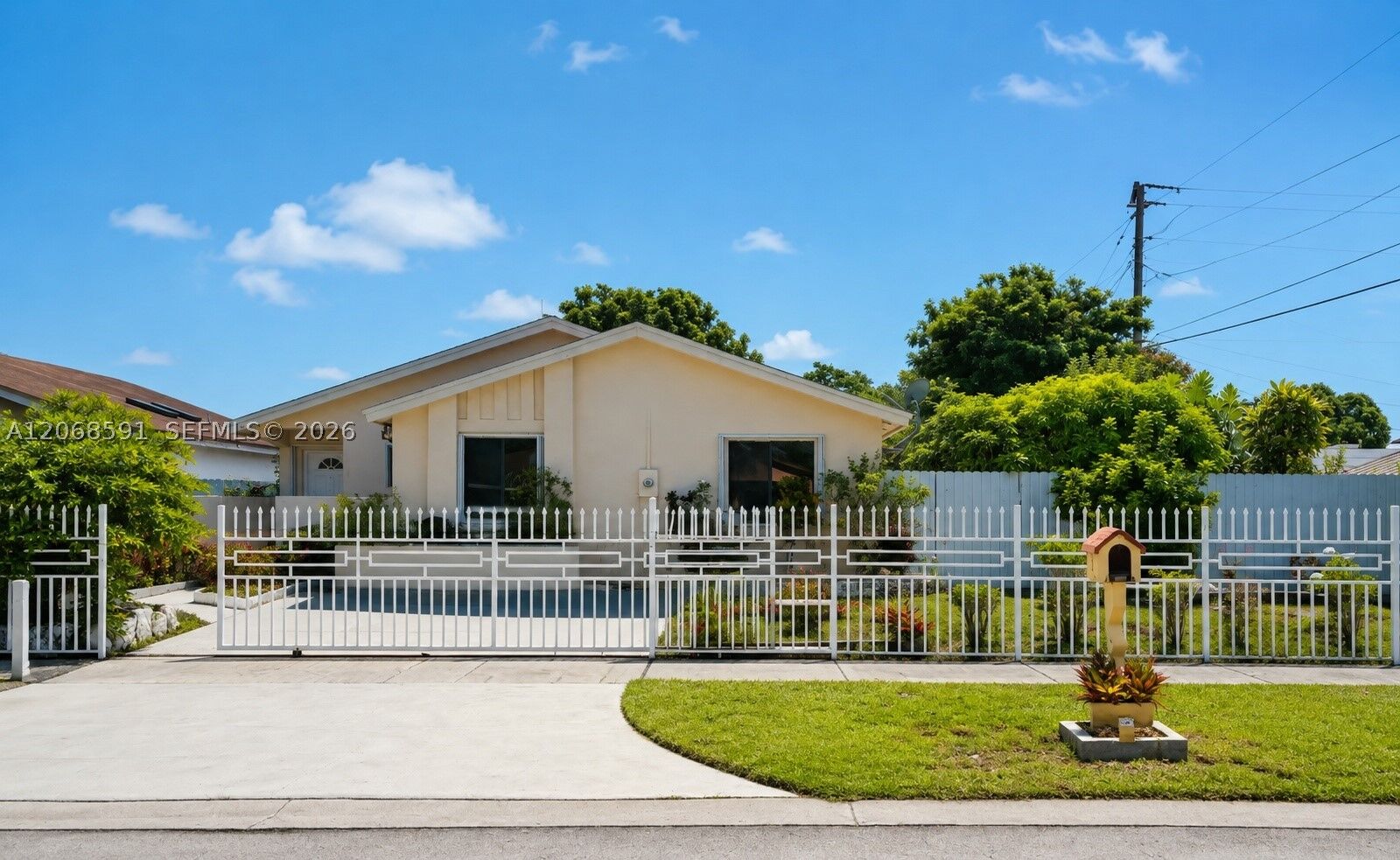 Property Photo: 19226 SW 123rd Ave FL 33177