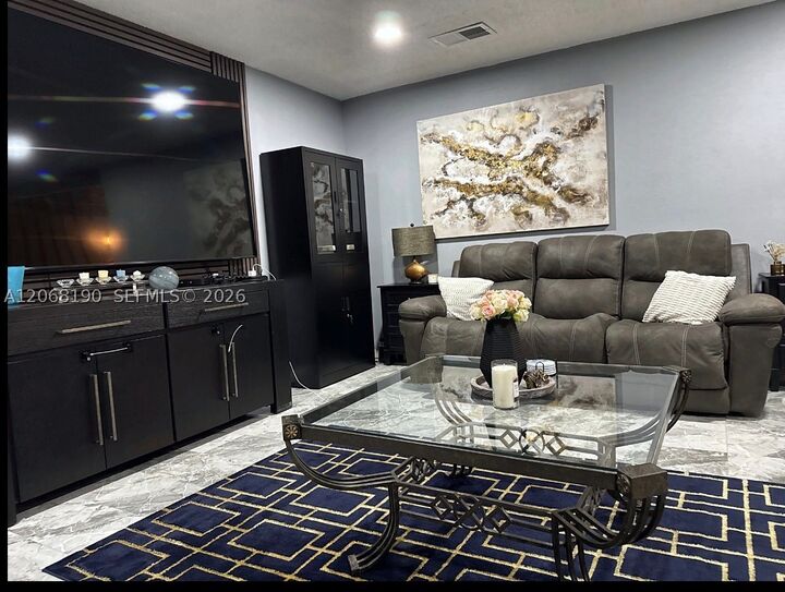 Property Photo: 49 W Stratford Ln W 49D FL 33436