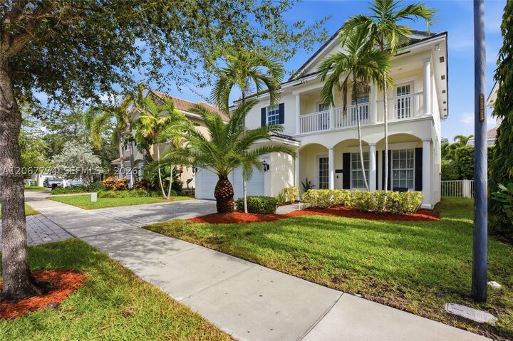 Property Photo: 1419 SW 21st Ct FL 33315