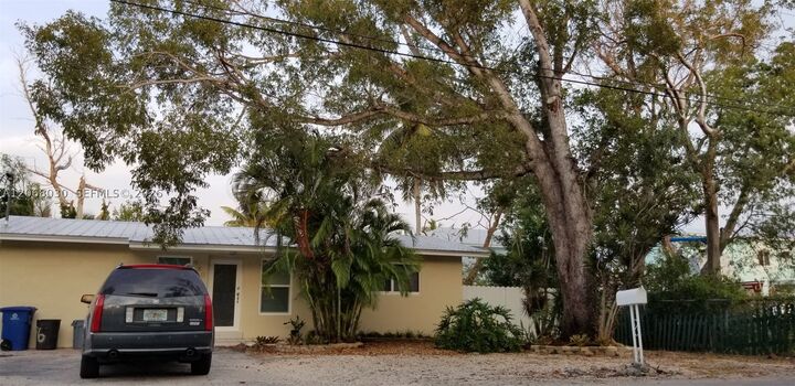 Property Photo:  980 Oleander Rd  FL 33037 