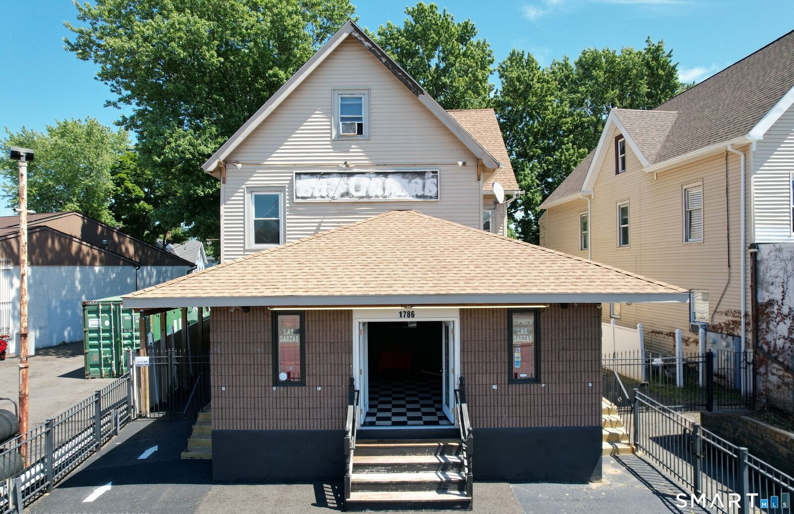 Property Photo:  1784 Broad Street  CT 06114 
