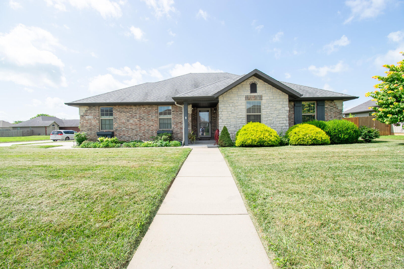Property Photo: 1898 E Latana Drive MO 65721