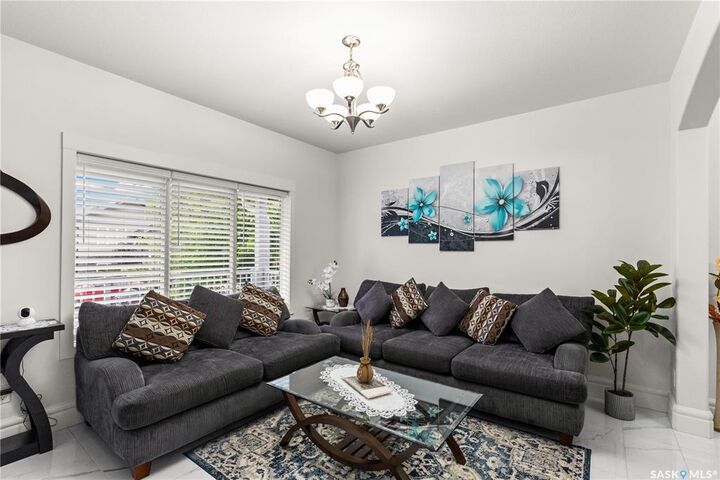 Property Photo: 230 Wyant Lane SK S7S 1N1