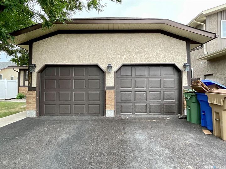 Property Photo:  3107 Andreychuk Place E  SK S4V 2C5 