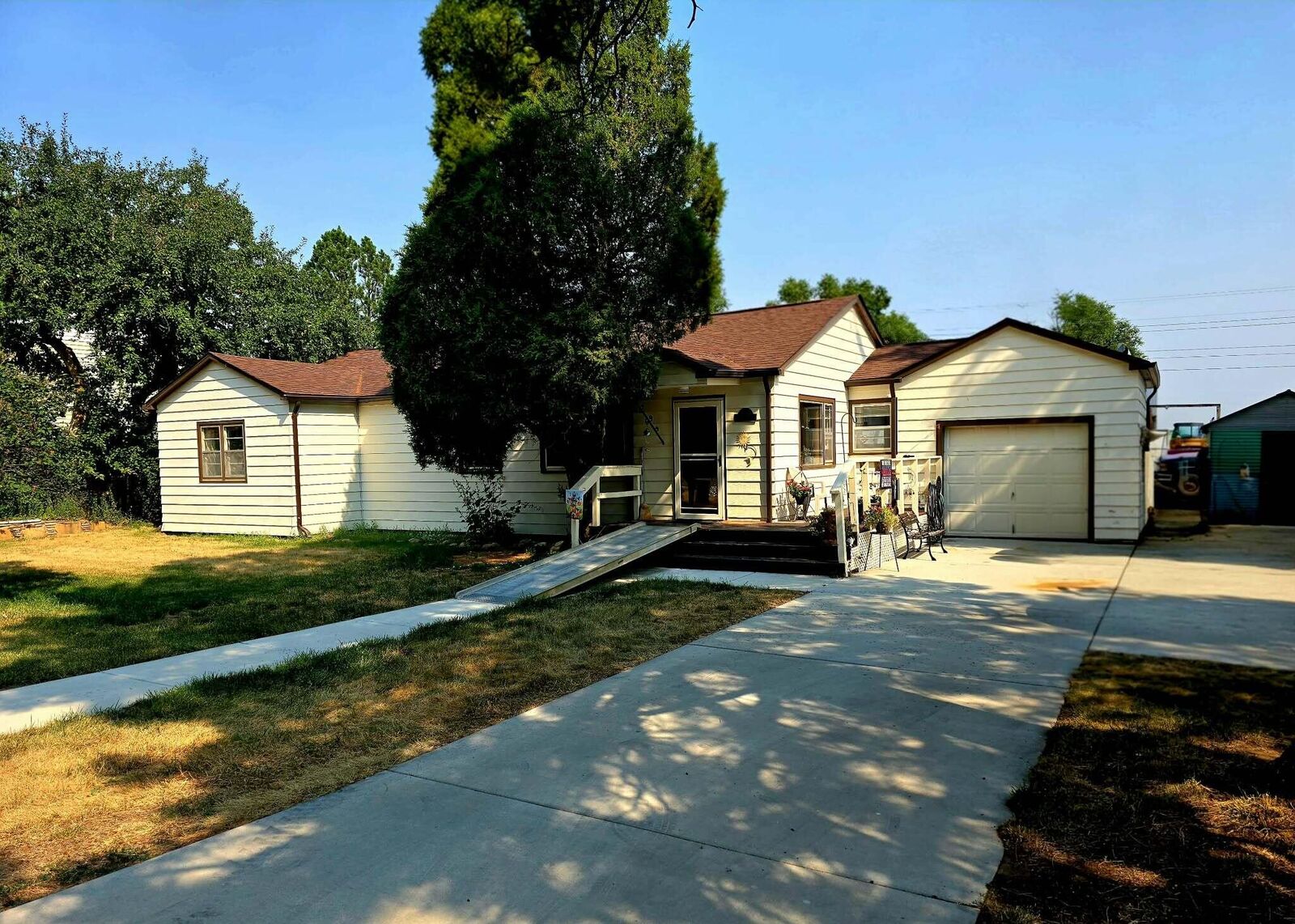 Property Photo: 707 Huntington Street WY 82801