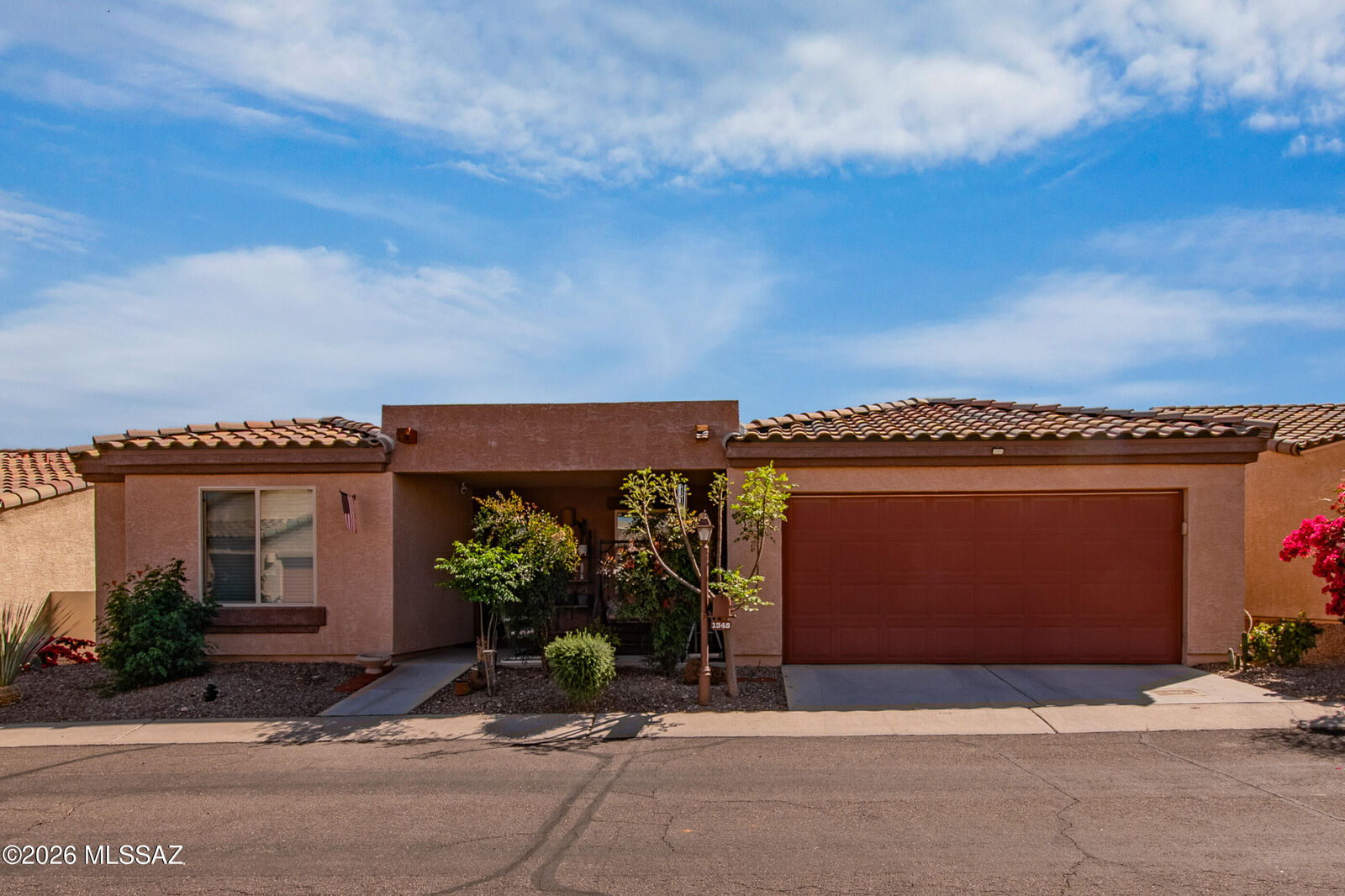 Property Photo:  1345 W Vuelta Del Yunque  AZ 85629 