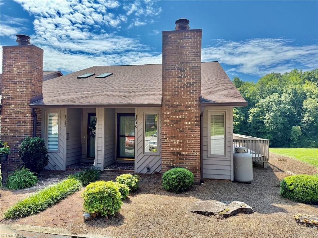 Property Photo: 1540 Ivy Trace NC 28697