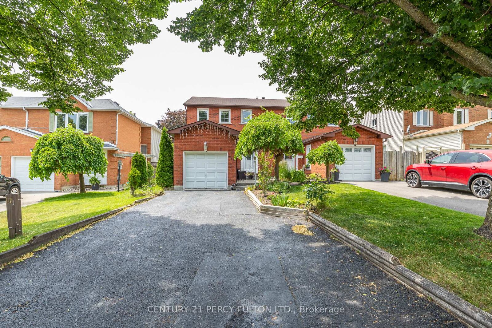 Photo de la propriété: 557 Cobblehill Drive ON L1K 1Y6