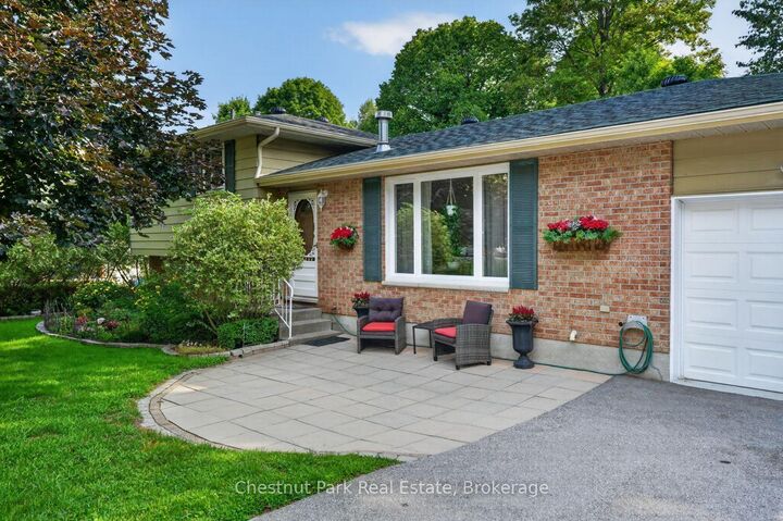 80 Hubbel Crescent — photo 1