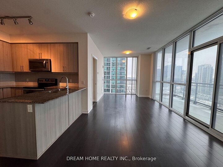 Property Photo:  3975 Grand Park Drive 1909  ON L5B 0K4 