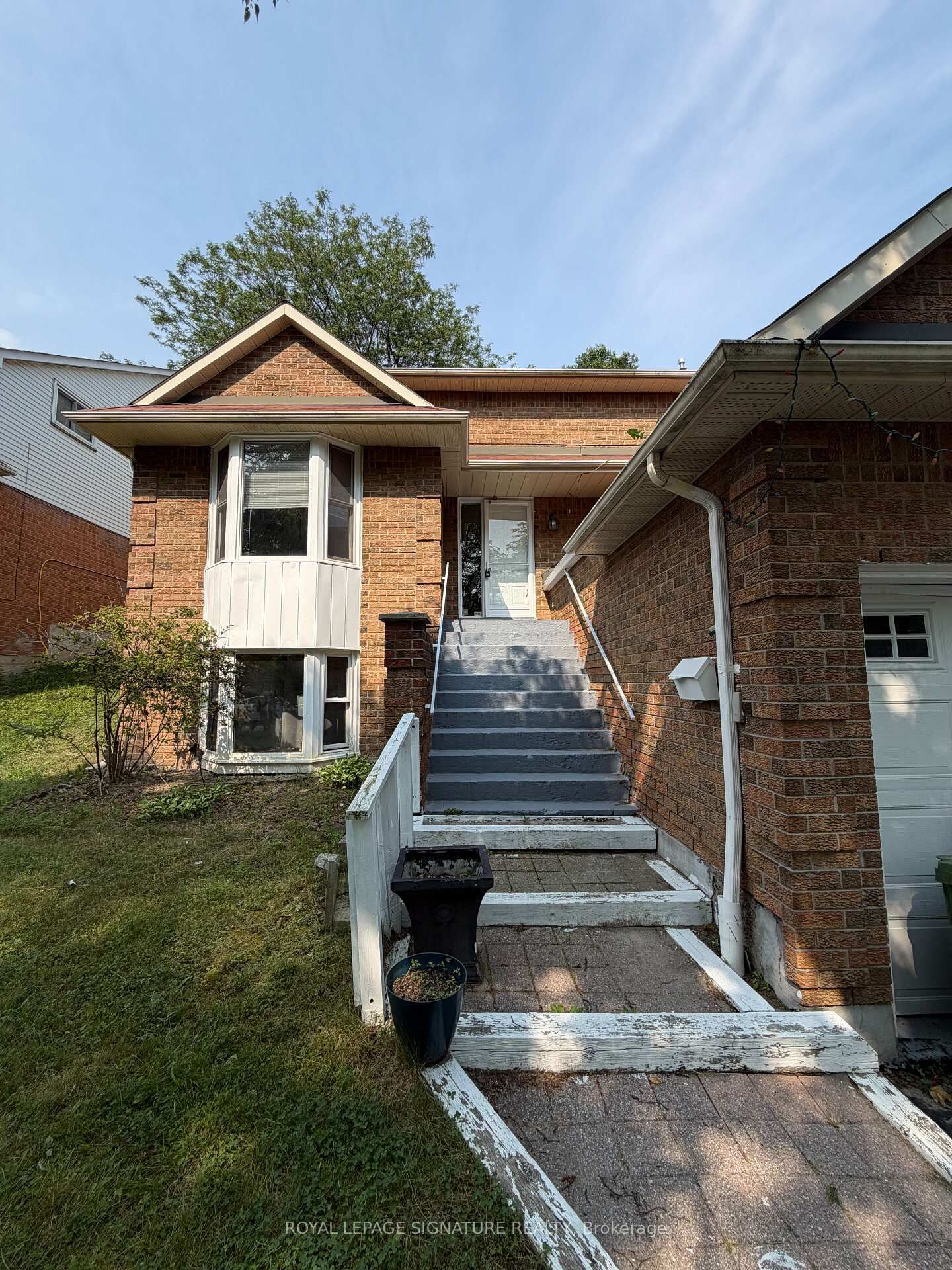 Property Photo:  41 Broadbridge Drive Main  ON M1C 3K5 