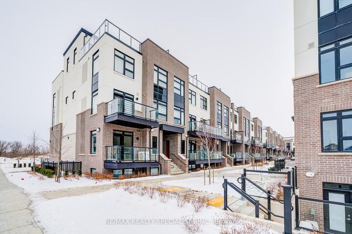 Property Photo: 1573 Rose Way 108 ON L9T 7E7