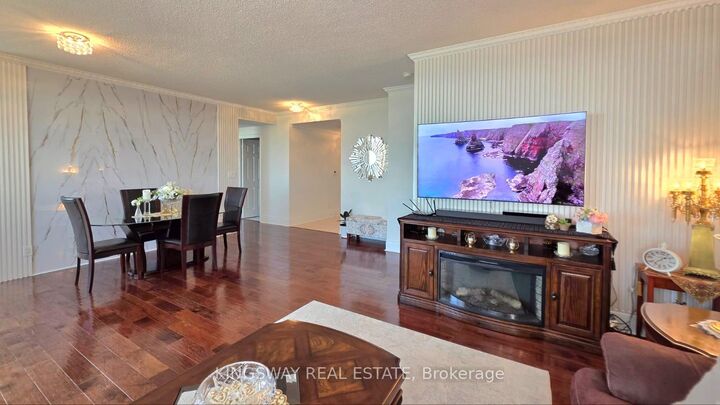 Property Photo: 3880 Duke Of York Boulevard 3009 ON L5B 4M7