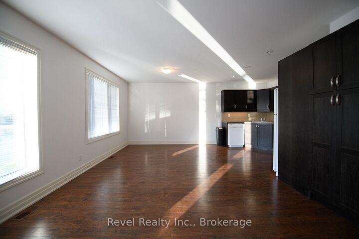 Property Photo: 4-64 River Rd East River Road E 4 ON L9Z 2L1